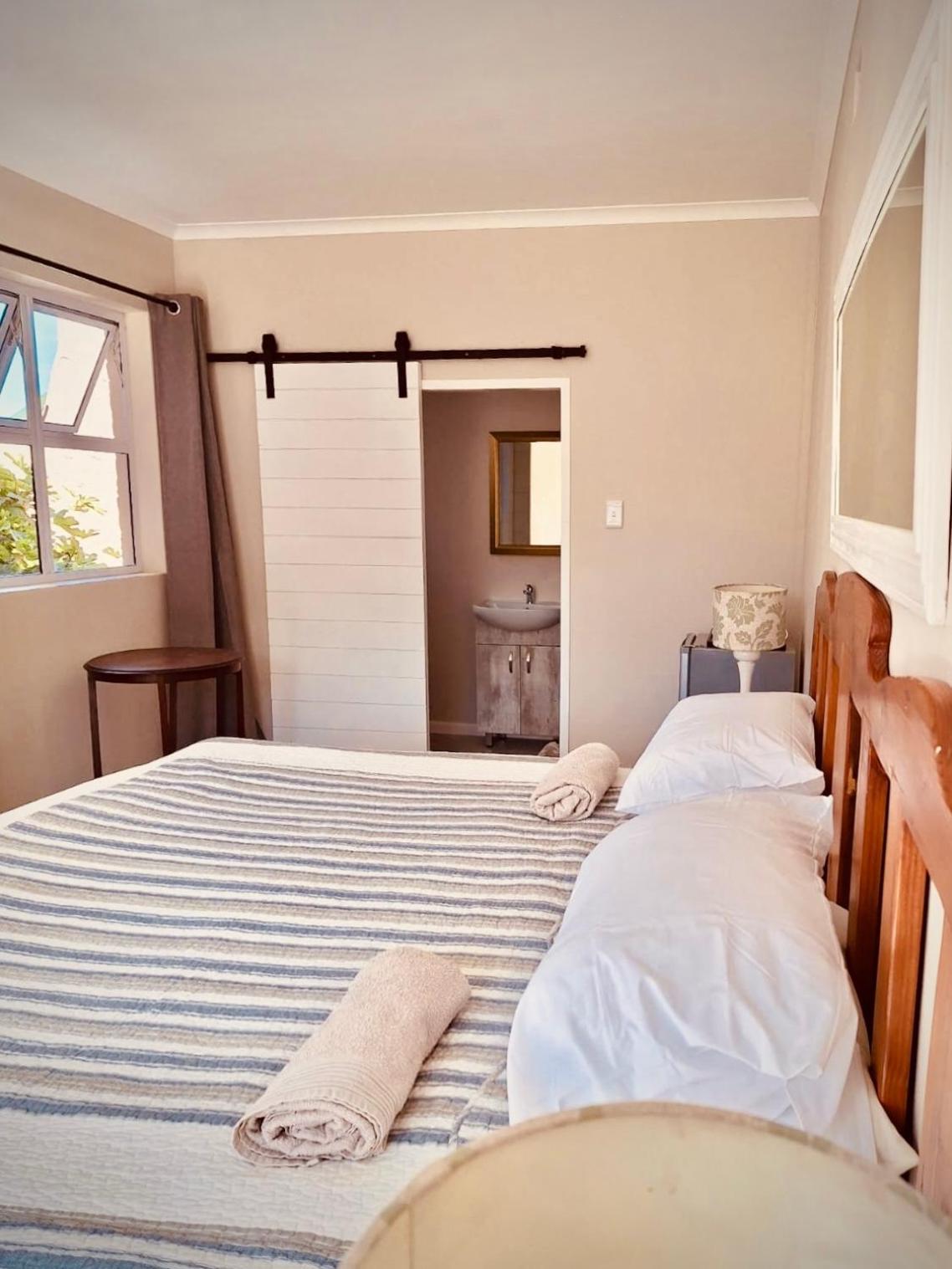 Watching Waves, Heron Chase Vishoek Exterior foto