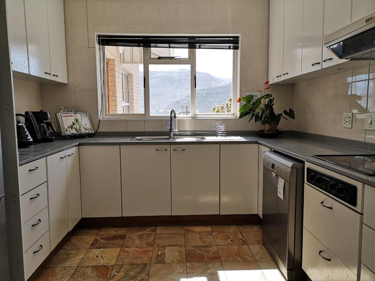 Watching Waves, Heron Chase Vishoek Exterior foto