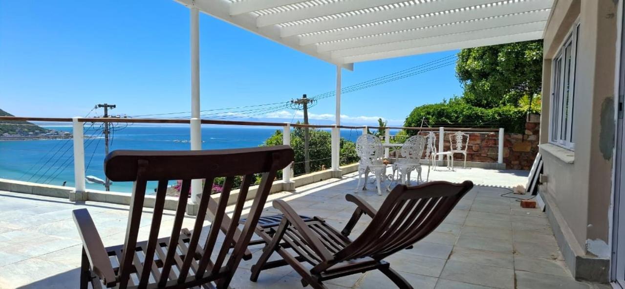 Watching Waves, Heron Chase Vishoek Exterior foto